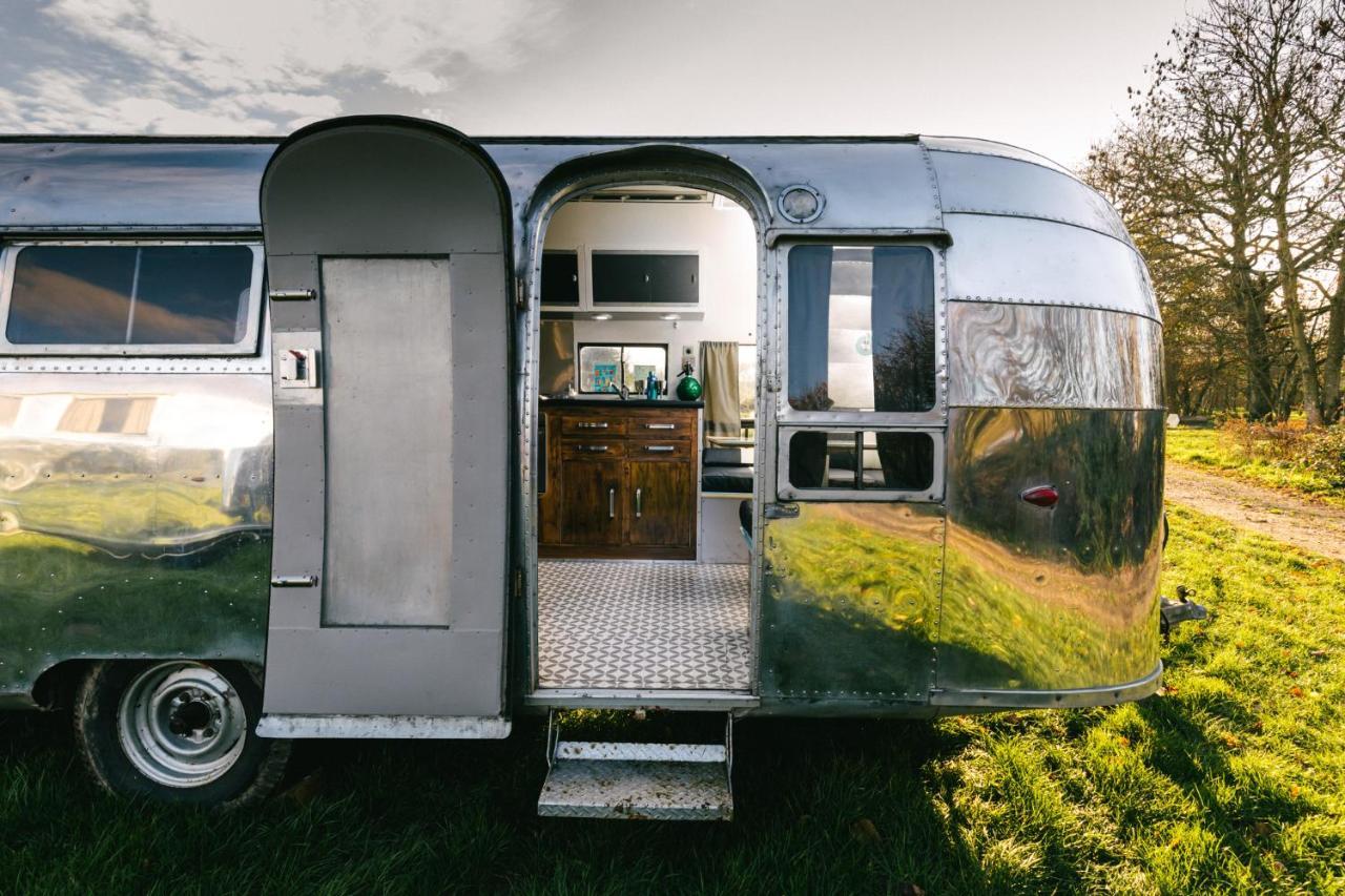 Silver Airstream Glamping & Rental Chichester Eksteriør bilde